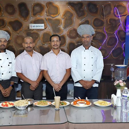 De Falcon Goa Beach Resort Candolim Kültér fotó