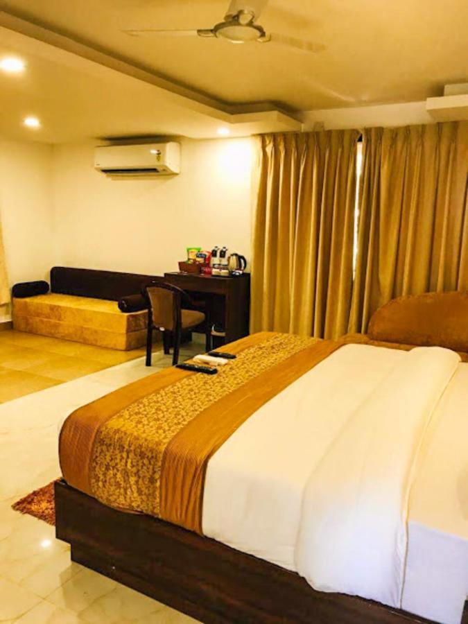 De Falcon Goa Beach Resort Candolim Kültér fotó